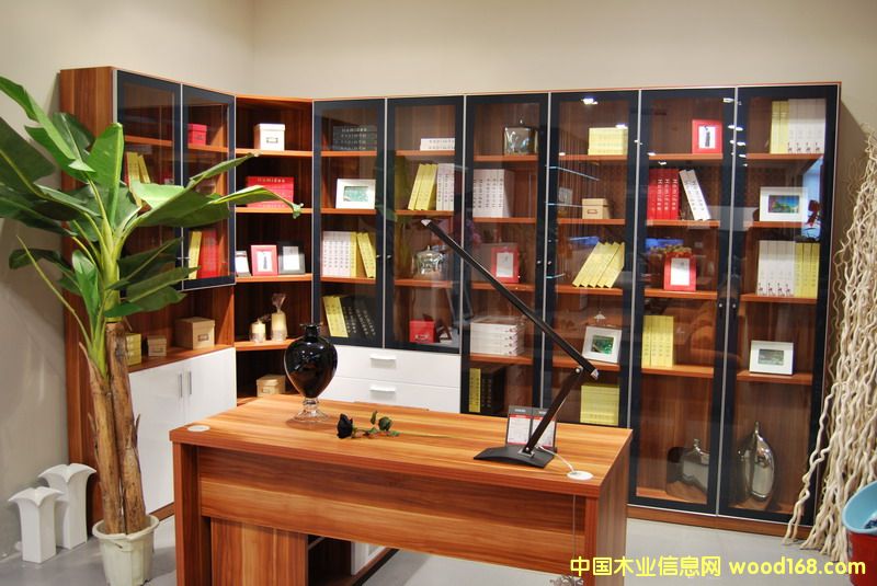 �c���鿴��̴ľ����Ŵ�DƬ