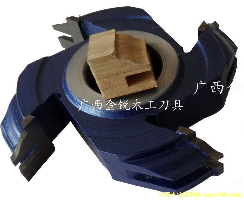 ���� ����M�ϵ� ľ�����ߵ�Ԕ����B