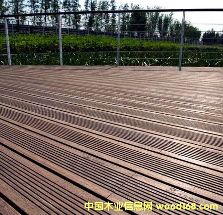 ������׃ɫ��ľ