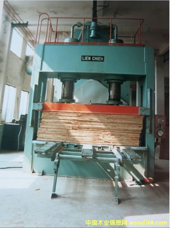 �ձ����_���B�YLC��500���䉺�C