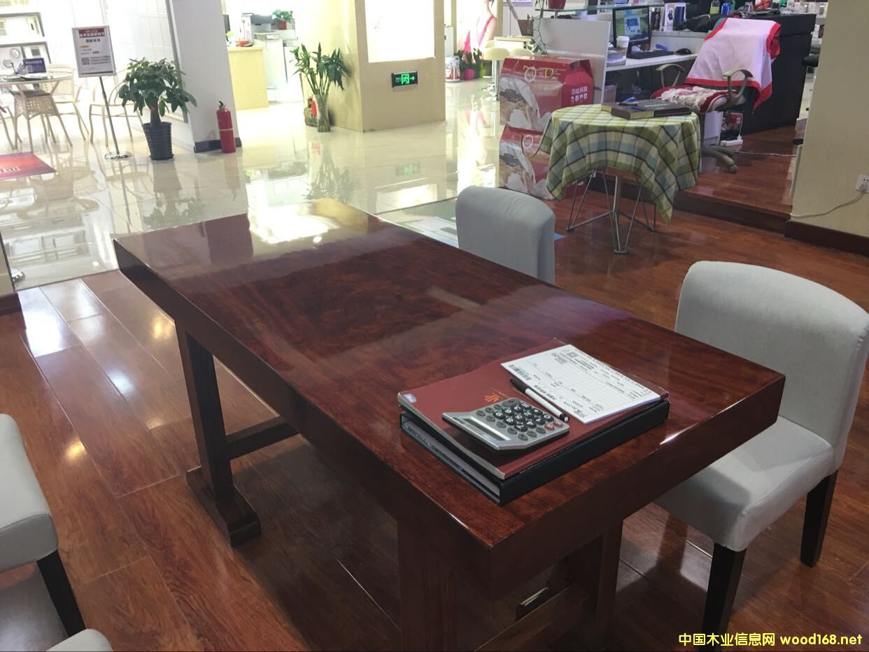 �c���鿴��ľ���Ŵ�DƬ