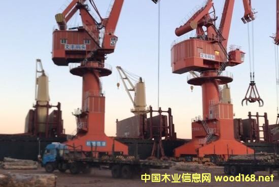 ������ľ���M����ͻ�ư��f������